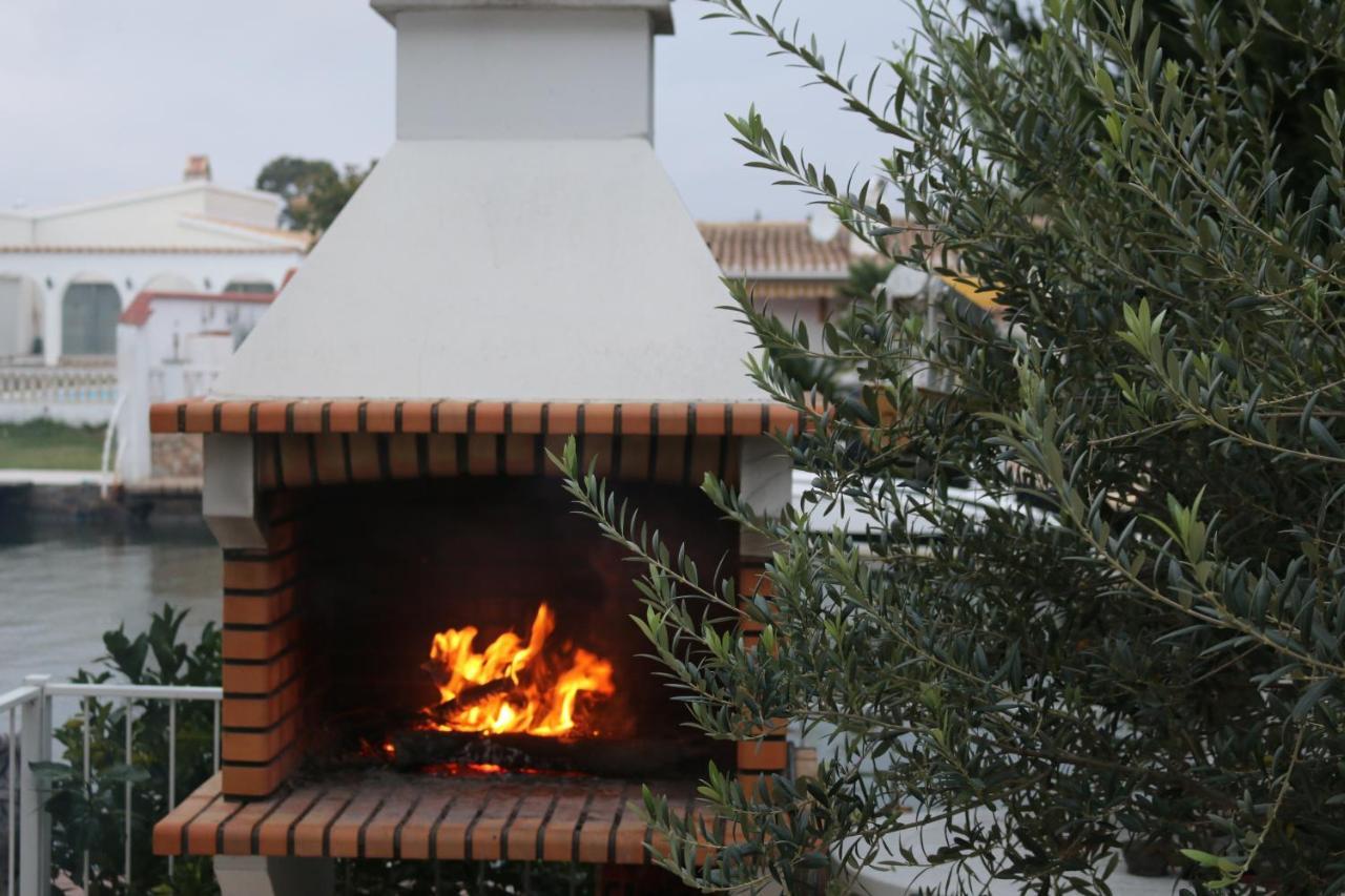 Villa Requesens On Canal Empuriabrava Zewnętrze zdjęcie