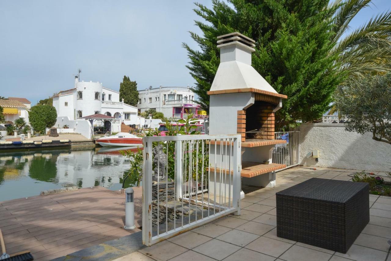 Villa Requesens On Canal Empuriabrava Zewnętrze zdjęcie